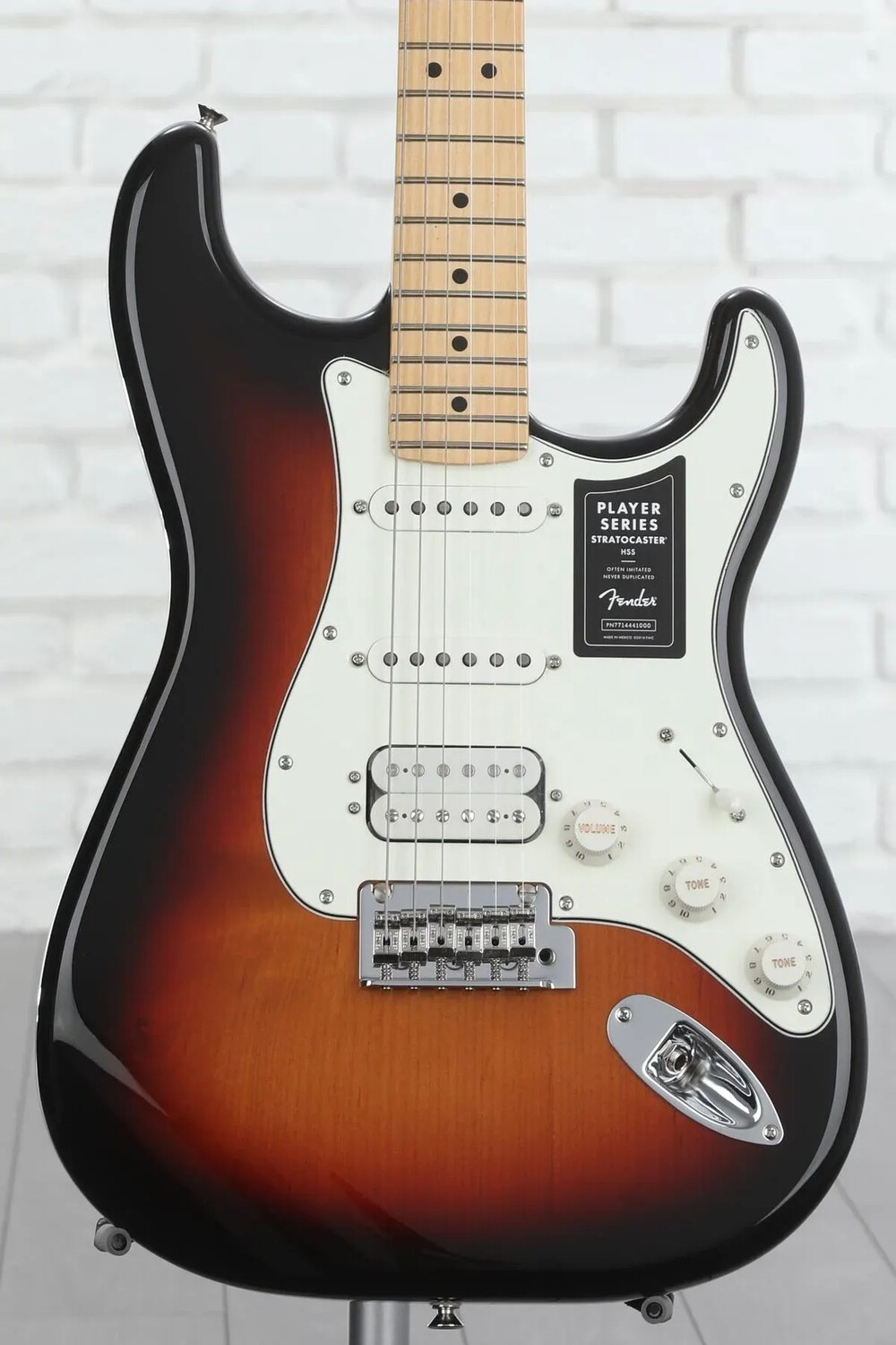 

Fender Player Stratocaster HSS — 3-тоновый Sunburst с кленовой накладкой на грифе