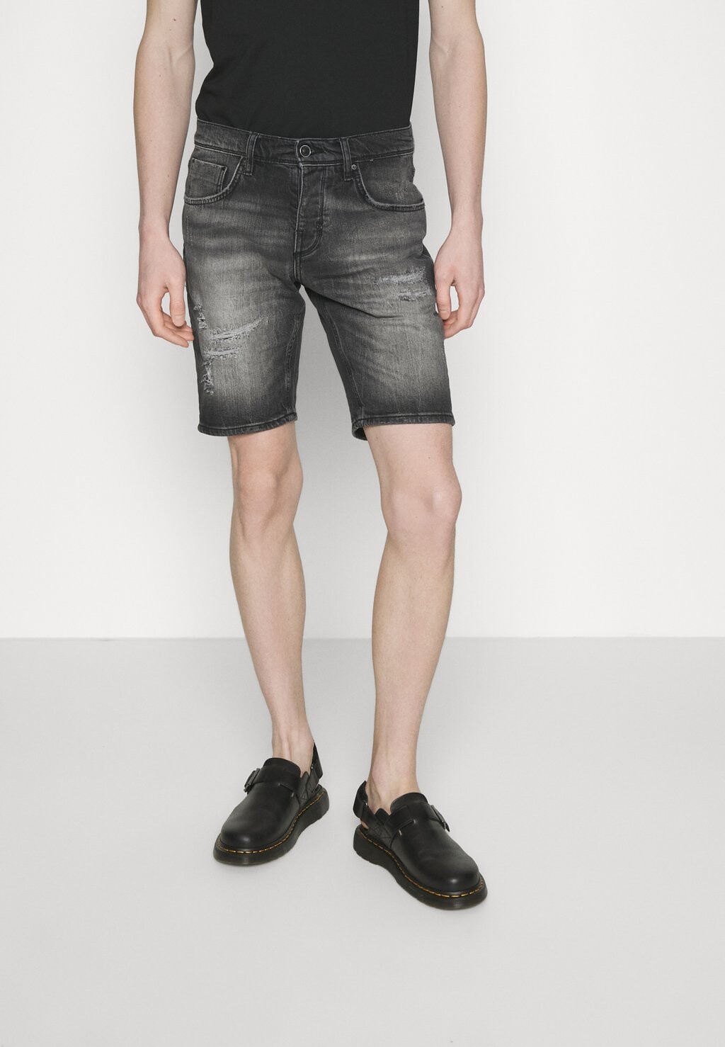 

Джинсовые шорты Antony Morato