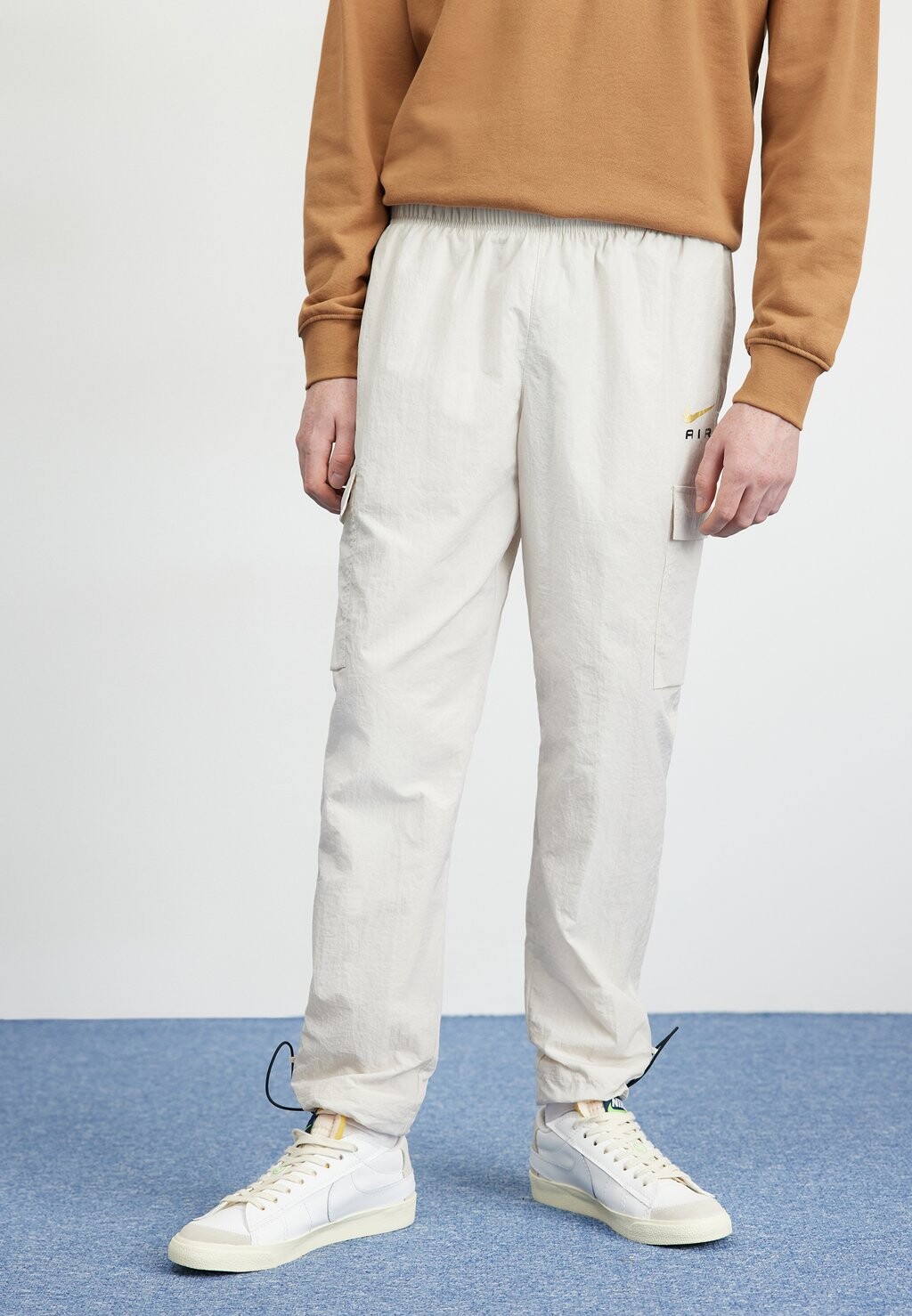 

Брюки M Nsw Sw Air Ltwt Wv Pant Nike, цвет lt orewood brn