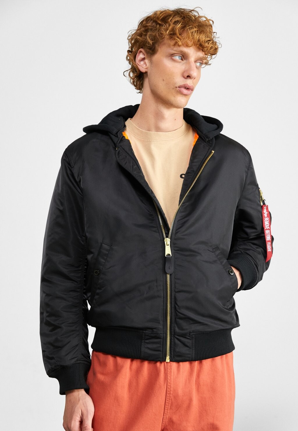 

Бомбер Alpha Industries