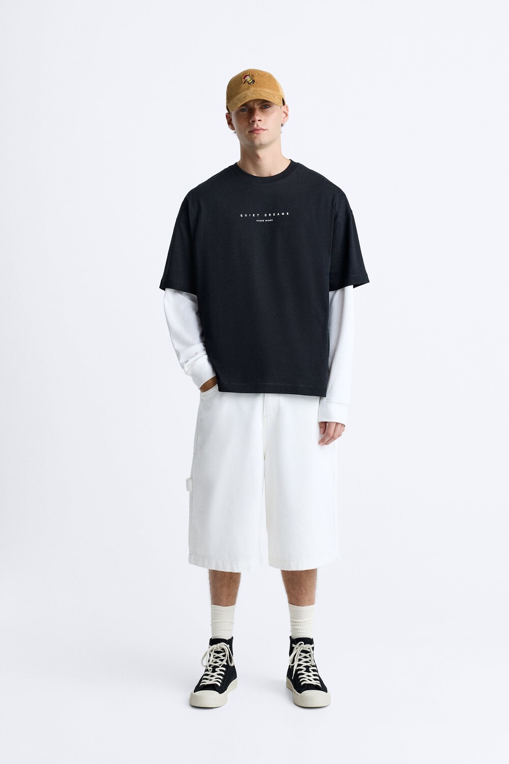 

Футболка с контрастной нашивкой Zara, черный