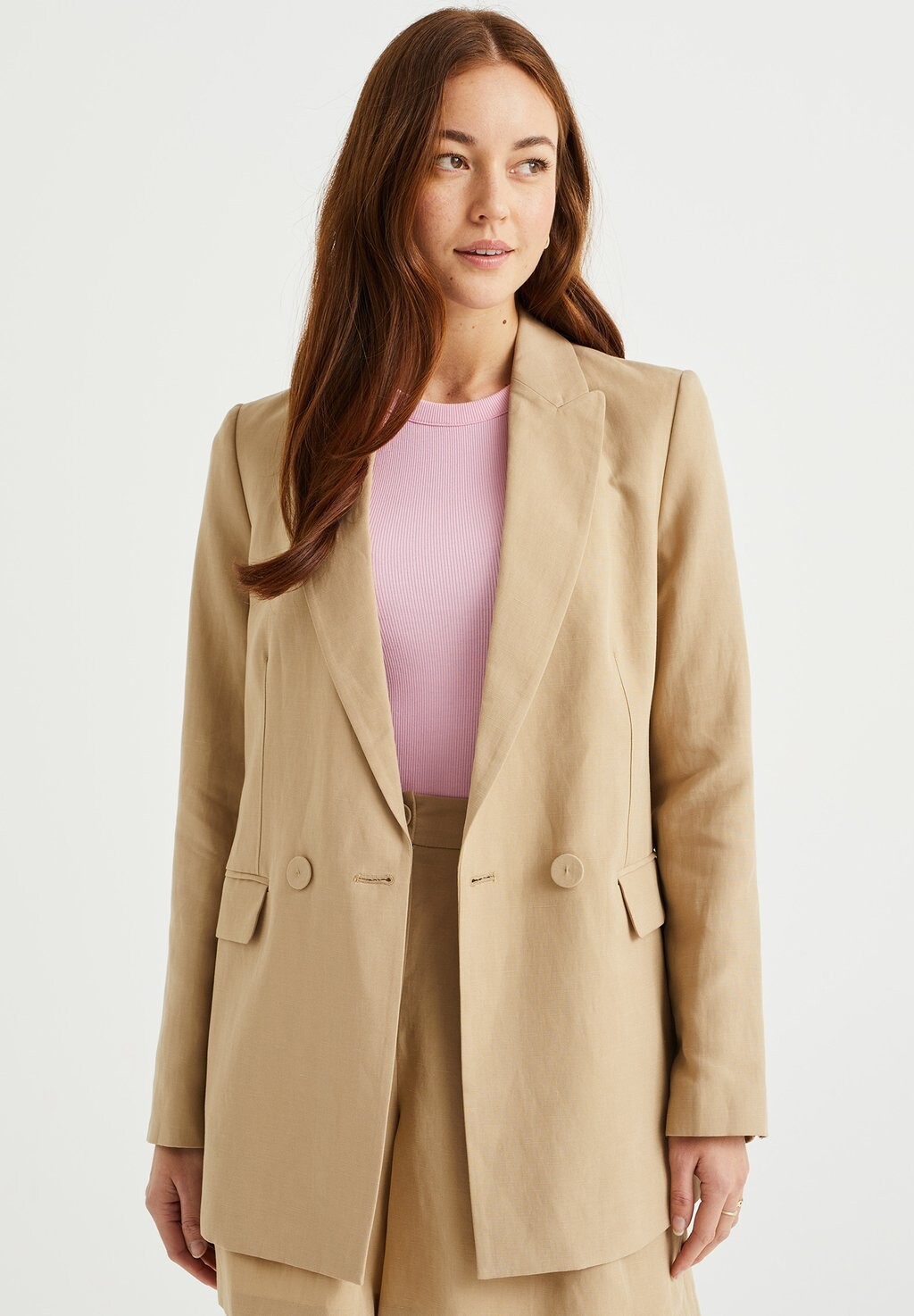 

Длинная куртка WE Fashion