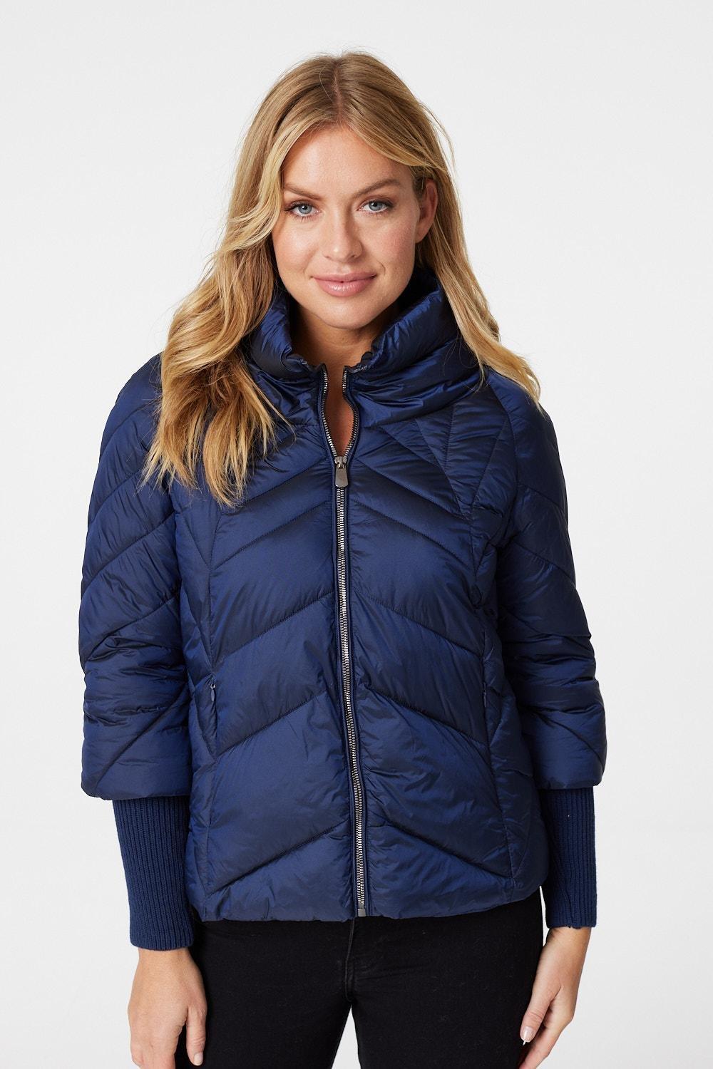 Утепленное пальто с контрастными рукавами Izabel London, синий