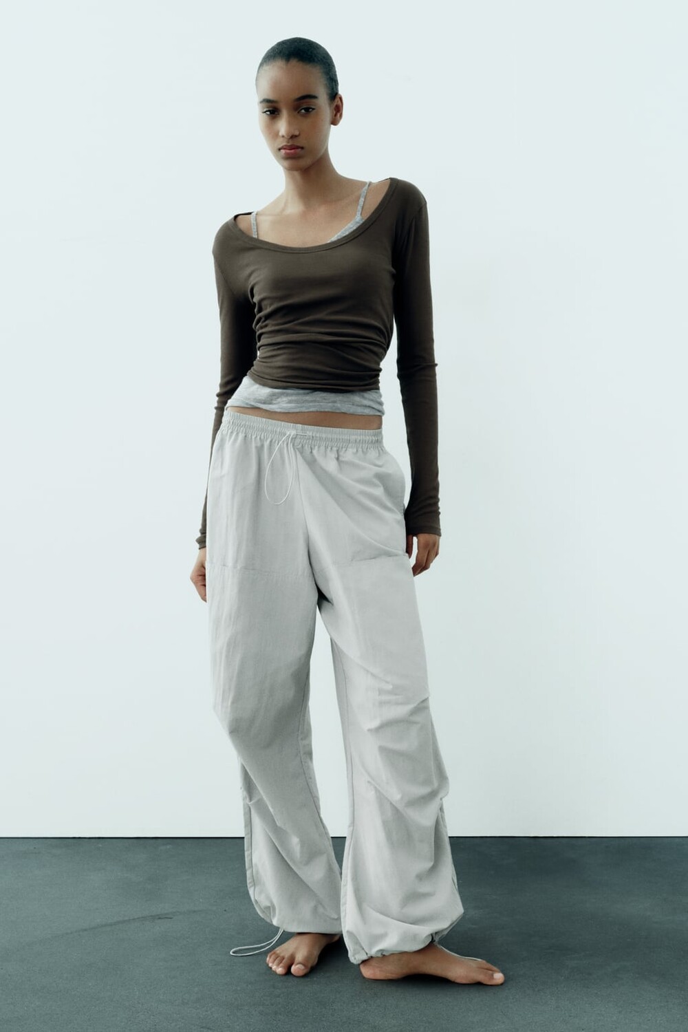 

Нейлоновые брюки с карманами ZARA, синий