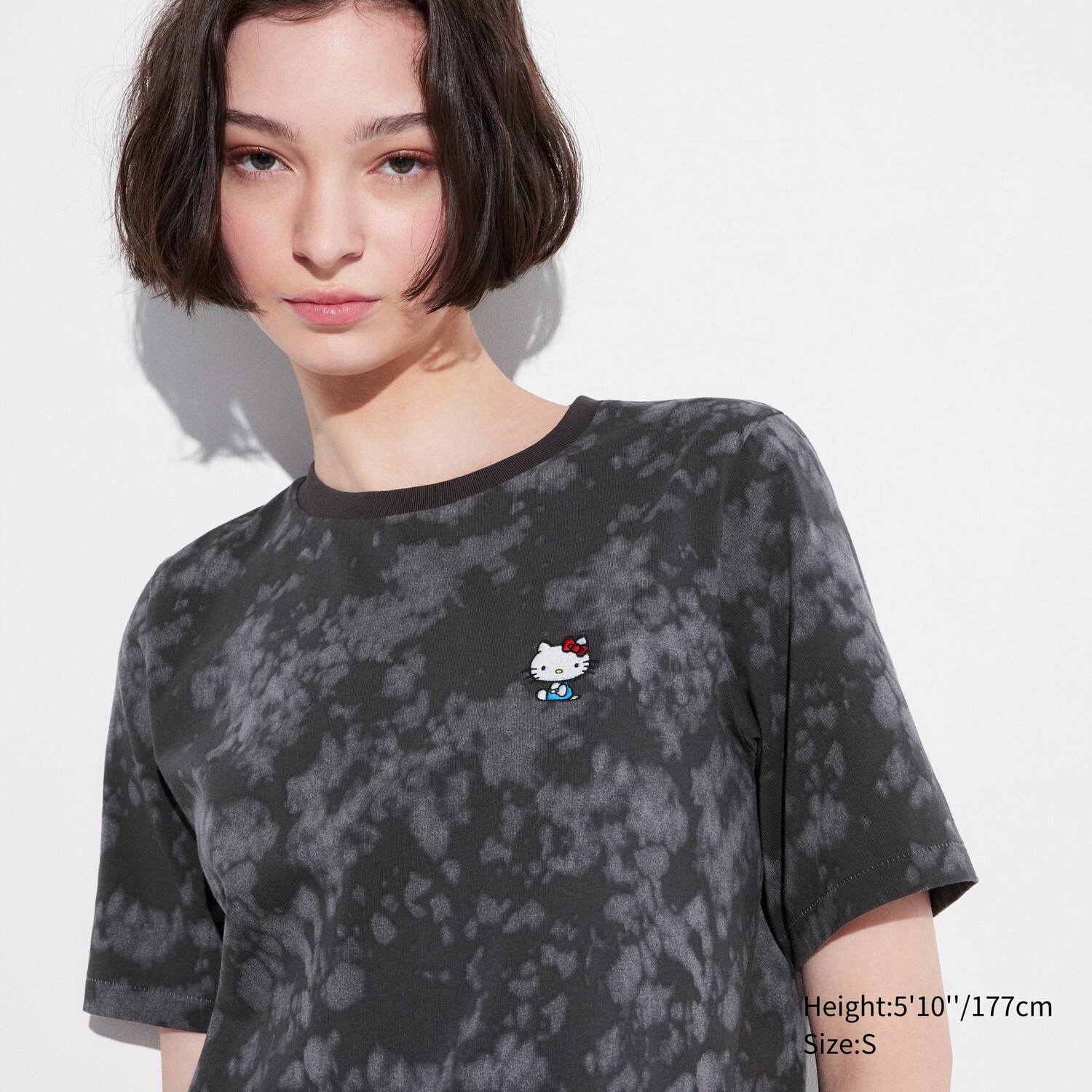 

Футболка Uniqlo Hello Kitty, темно - серый