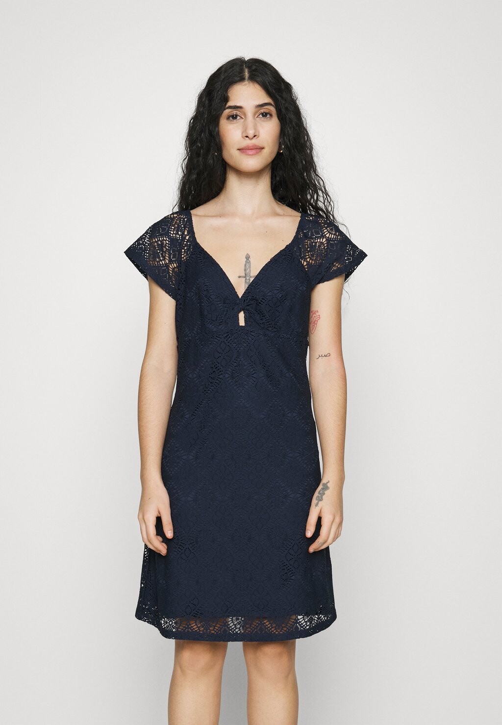 

Коктейльное платье Vero Moda, темно-синий