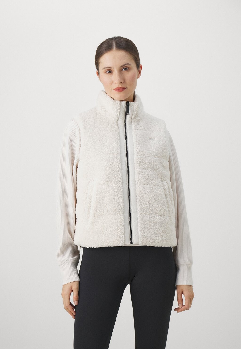 

Жилет CROPPED REVERSIBLE VEST DKNY, цвет sand