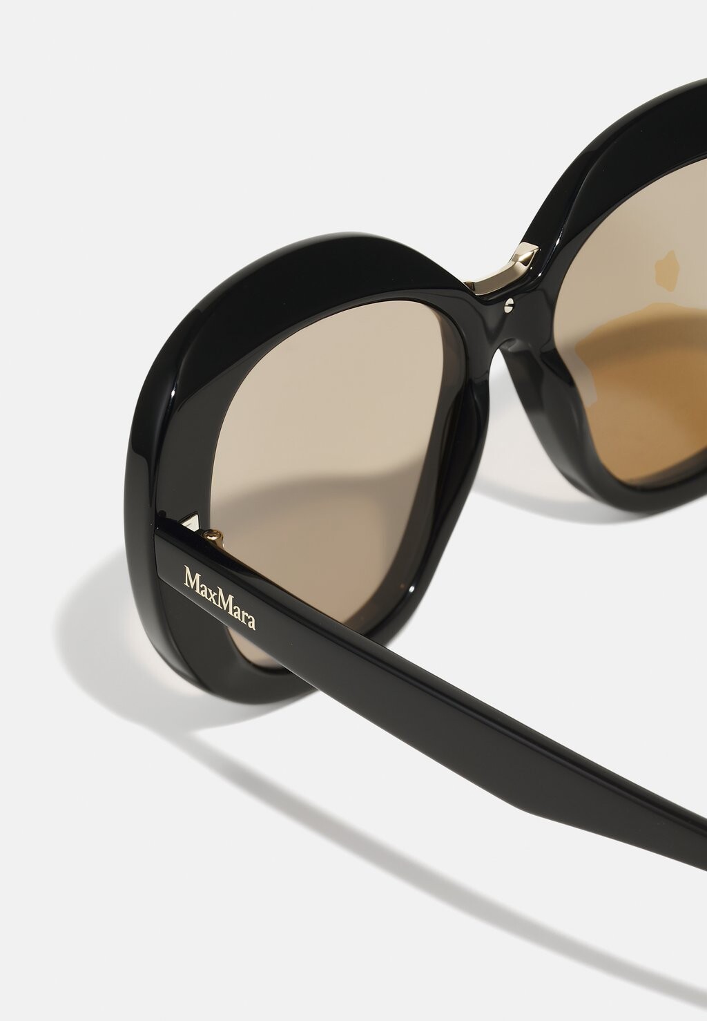 

Солнцезащитные очки Max Mara, черный