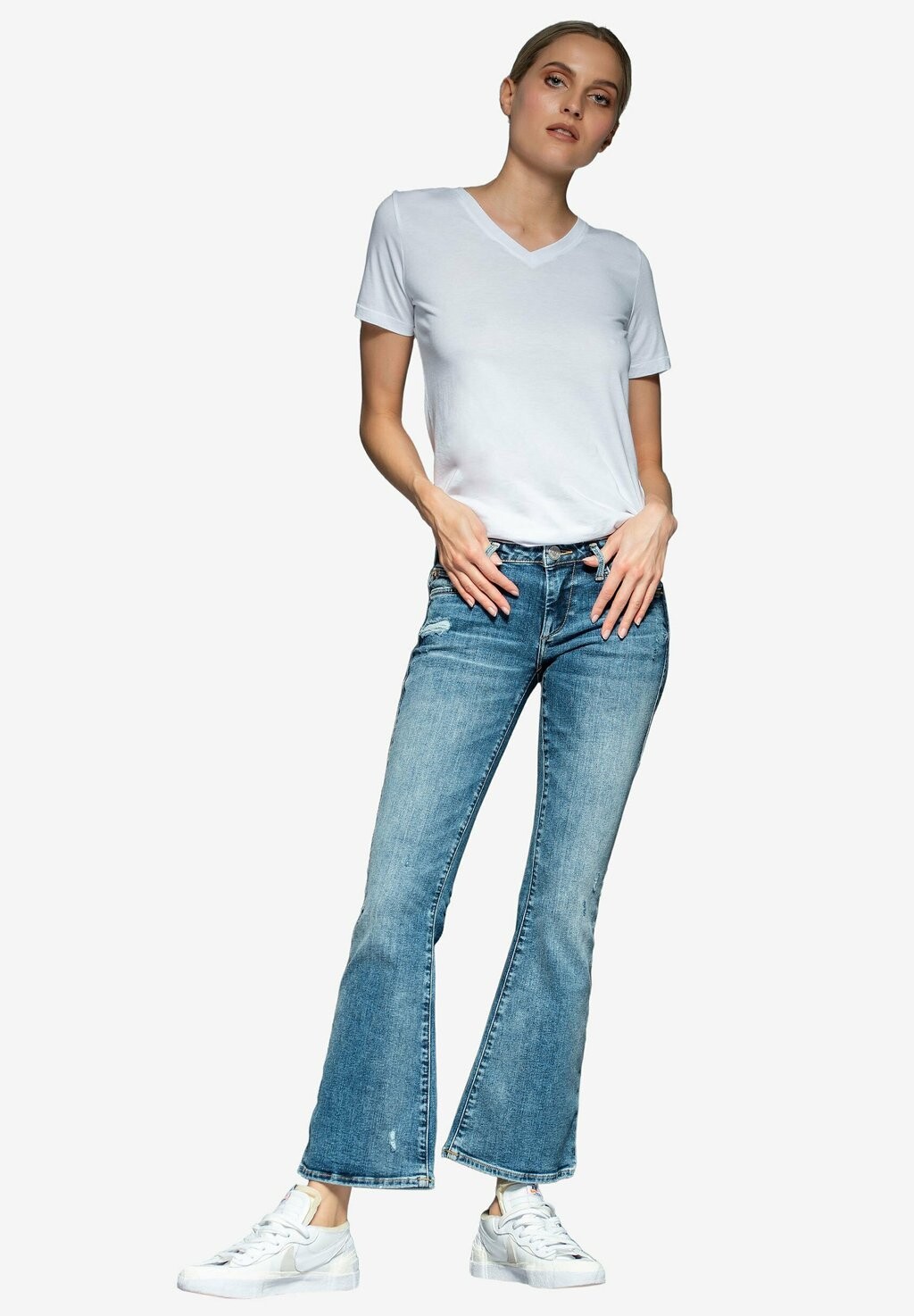 

Джинсы Bootcut True Religion