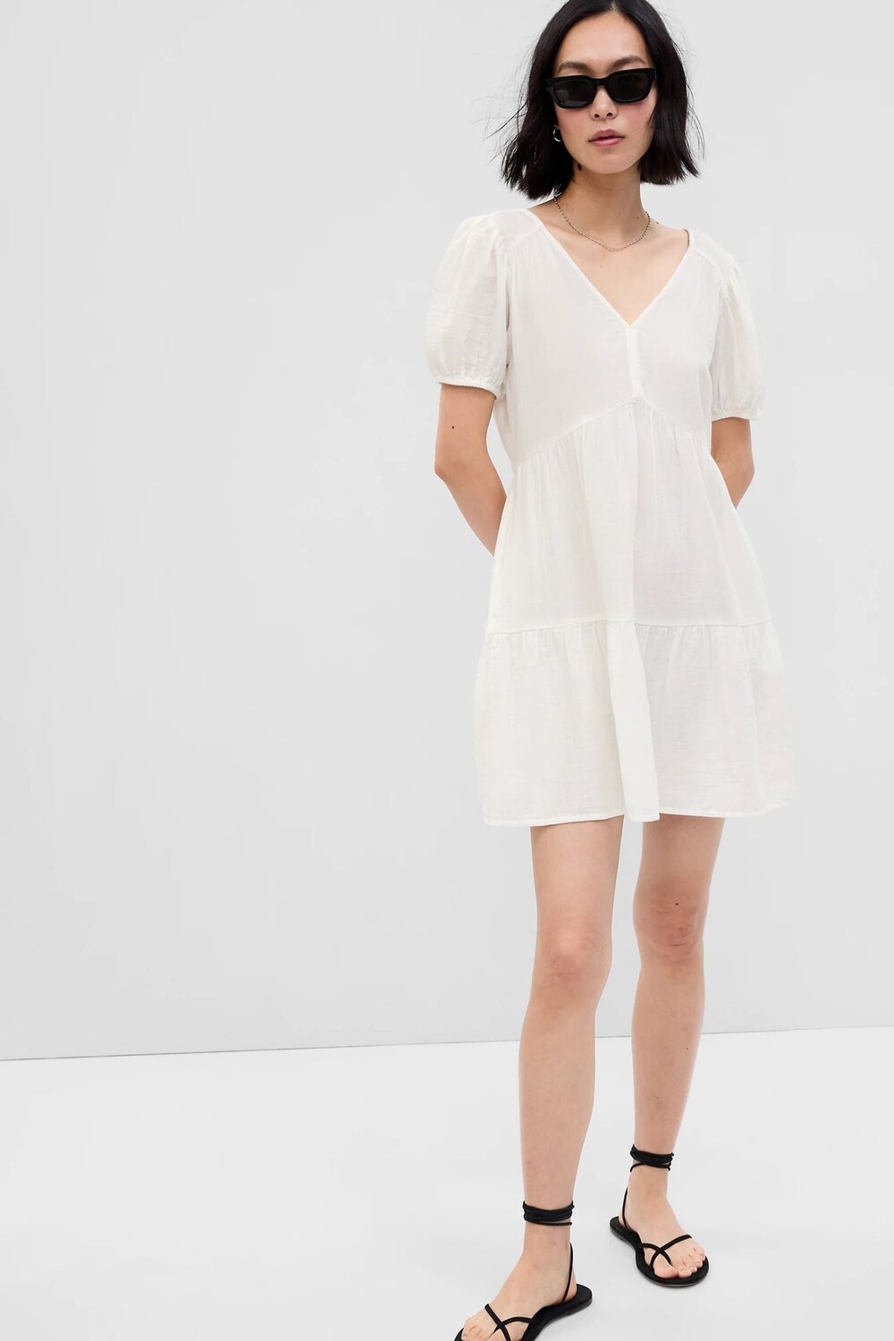 

Многослойное жатое мини-платье с пышными рукавами Gap, белый