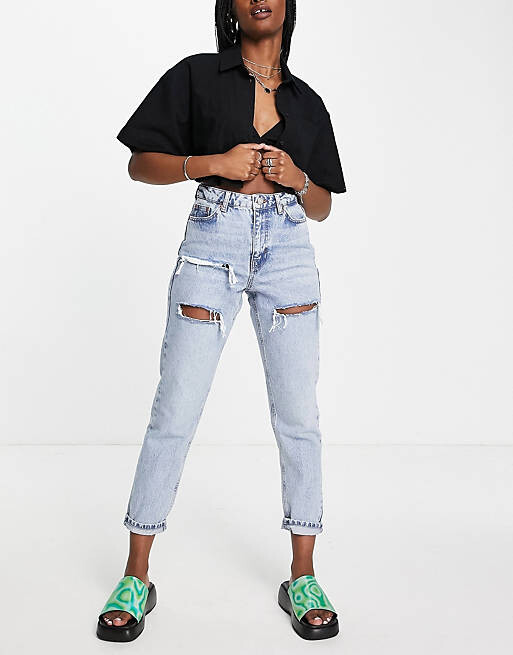 

Отбеленные джинсы Topshop Mom с разорванным карманом