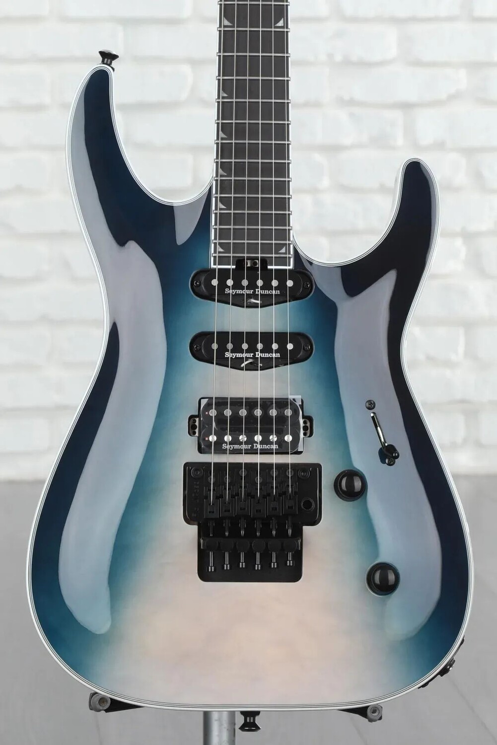 

Новая электрогитара Jackson Pro Plus Series Soloist SLA3Q — Polar Burst