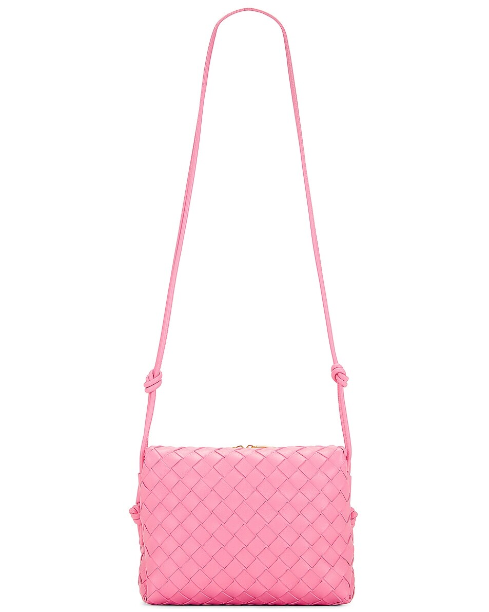 

Сумка кросс-боди Bottega Veneta Small Loop, цвет Ribbon & Gold