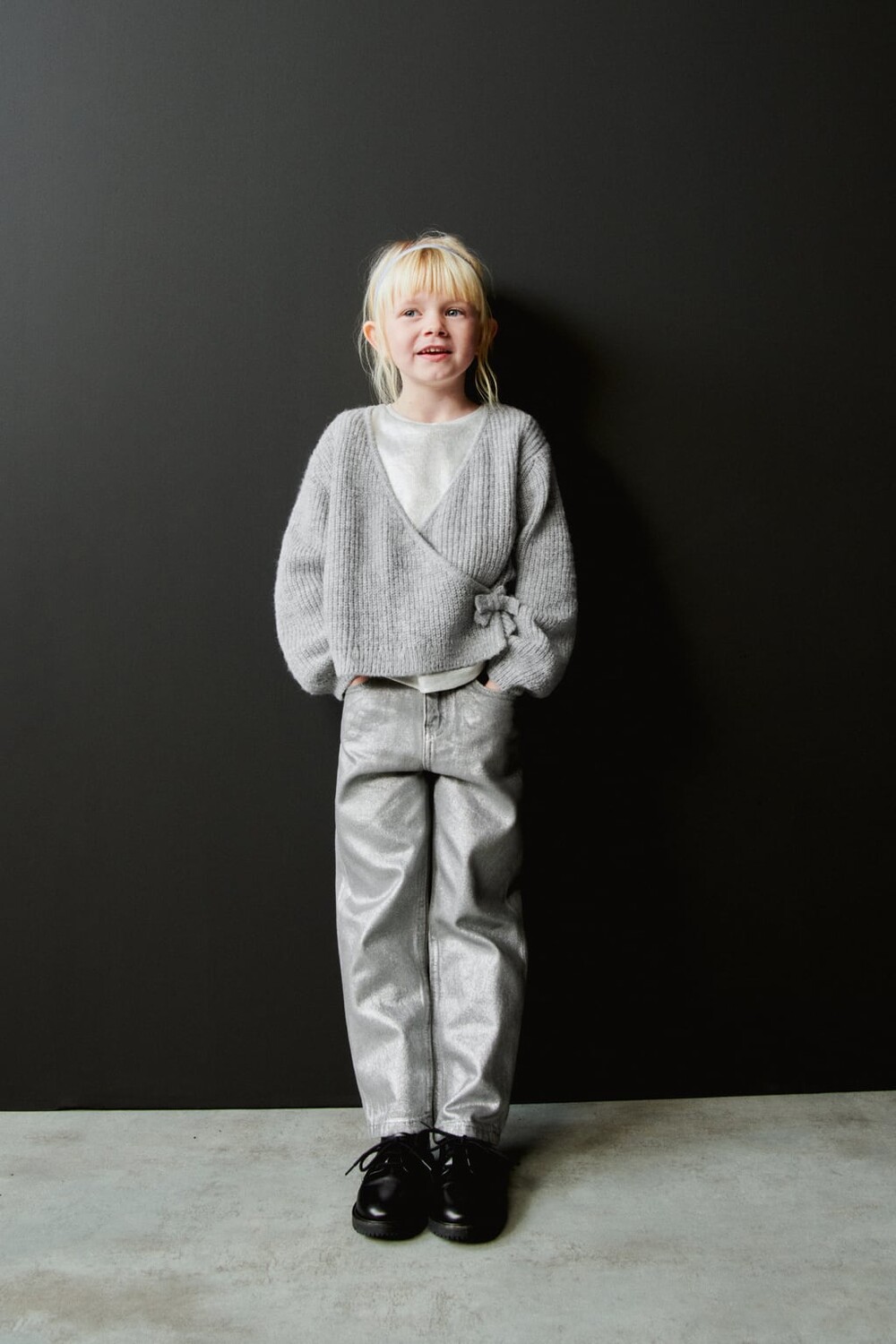 

Брюки mom-fit с деталями из пленки ZARA, серый