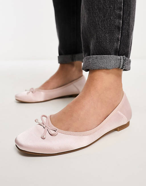 

Розовые атласные балетки с бантом ASOS DESIGN Wide Fit Lullaby