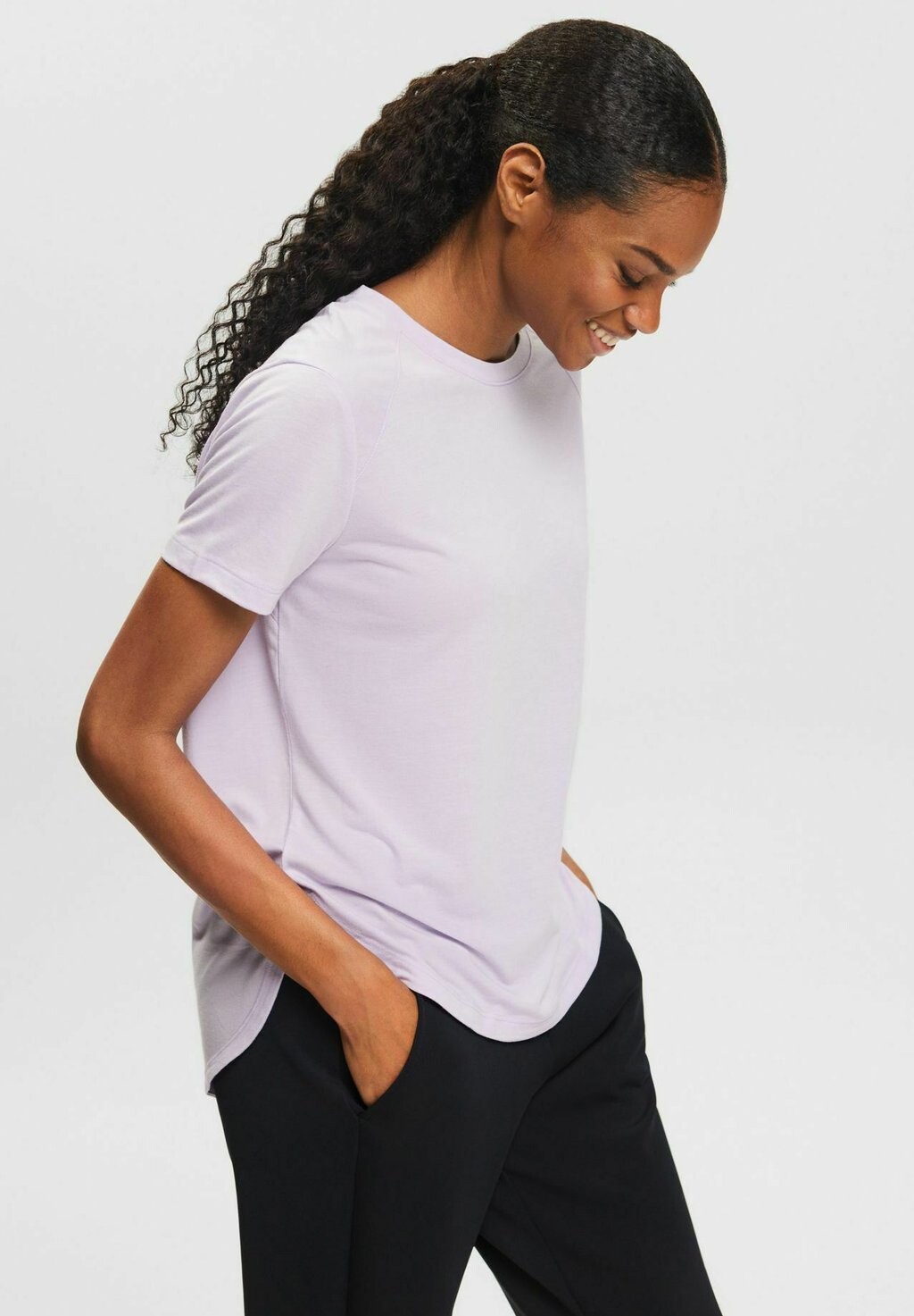 

Спортивная футболка REGULAR FIT Esprit, цвет lavender new