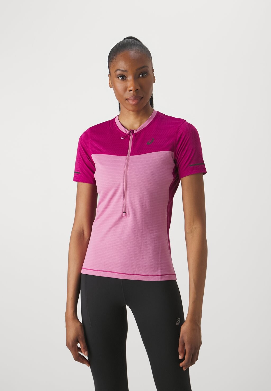 

Спортивная футболка FUJITRAIL ASICS, цвет soft berry/blackberry