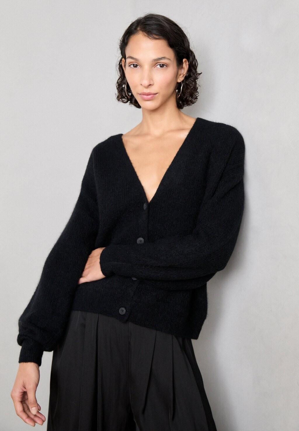 

Кардиган V NECK CARDIGAN Mos Mosh, черный