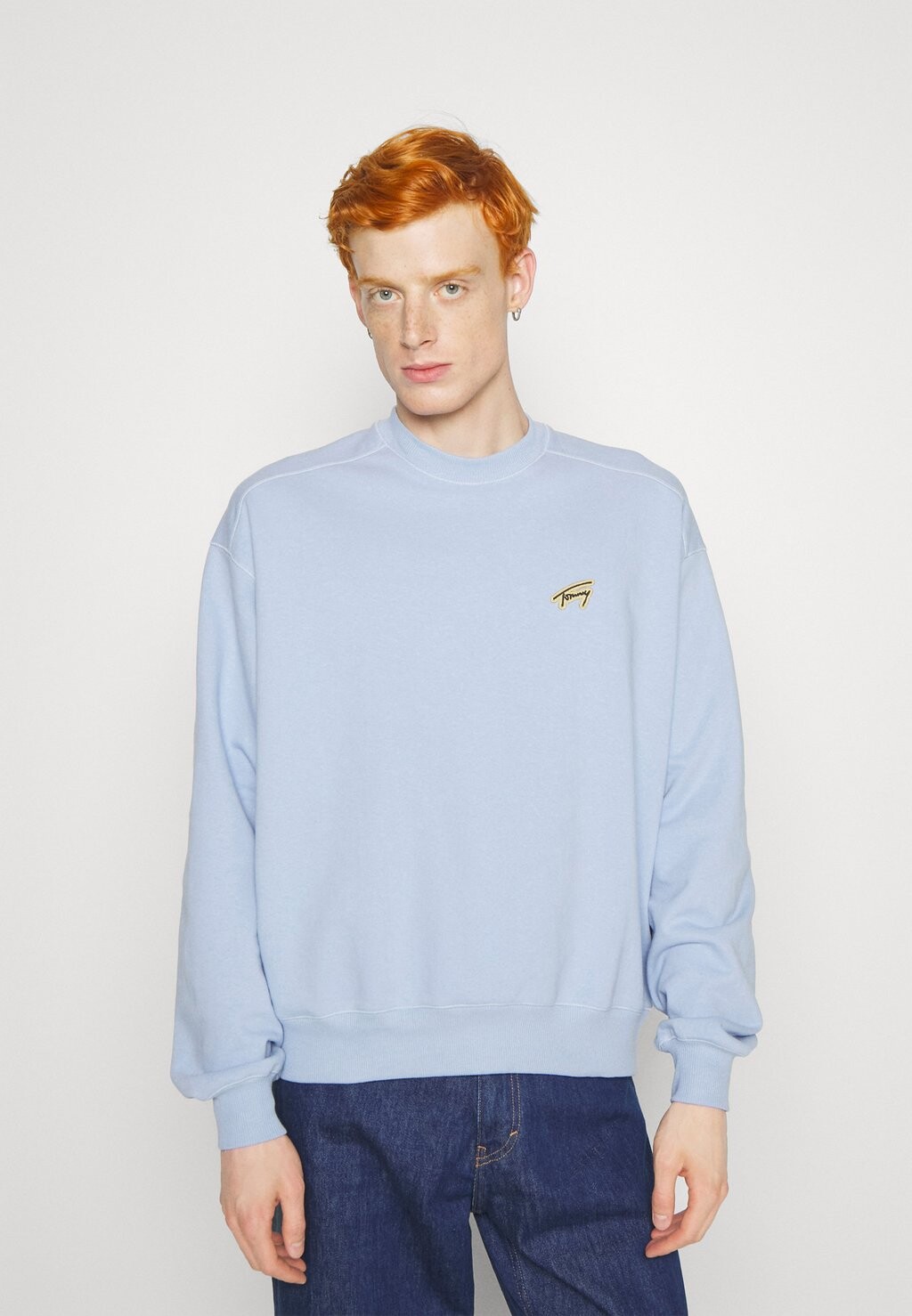 

Толстовка BOXY SIGNATURE CREW Tommy Jeans, синий шамбре