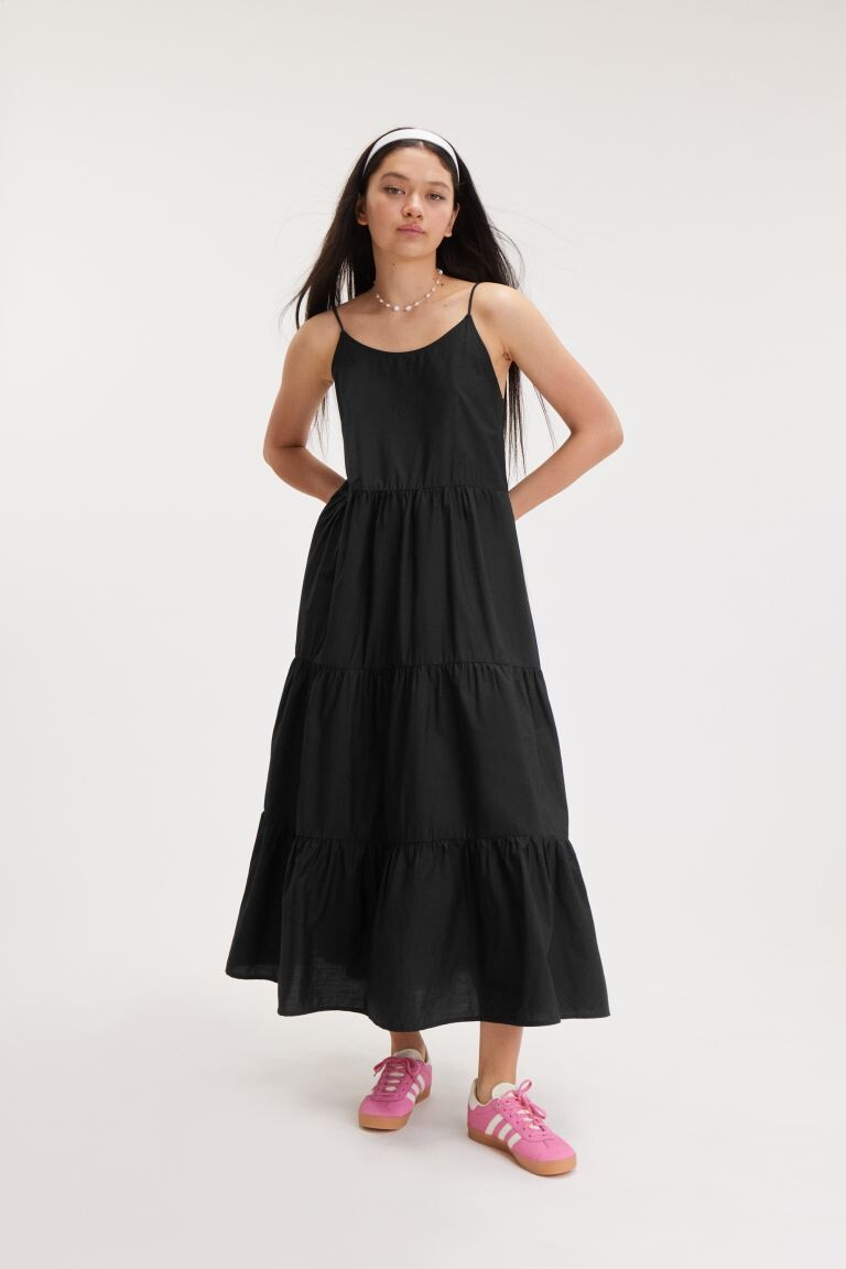 

Ярусное платье макси из поплина Monki, черный