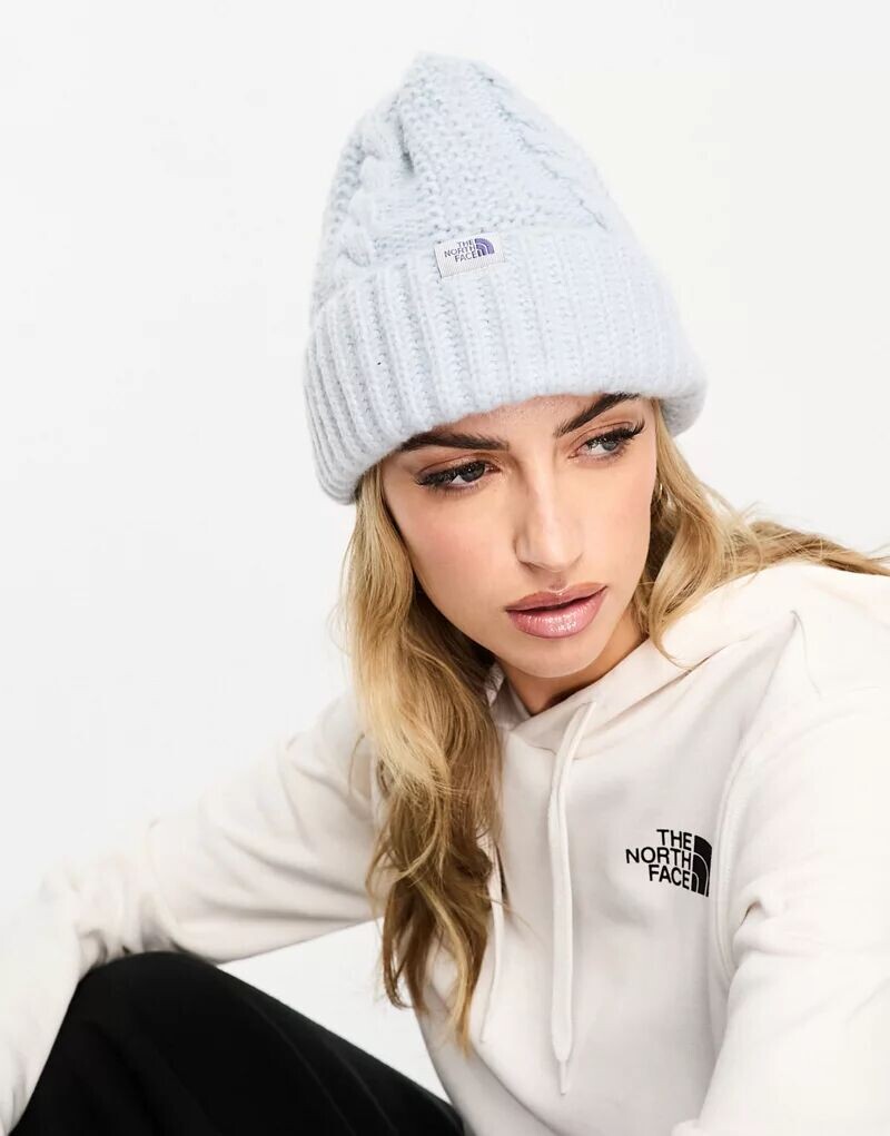 

Светло-голубая объемная вязаная шапка The North Face Oh Mega