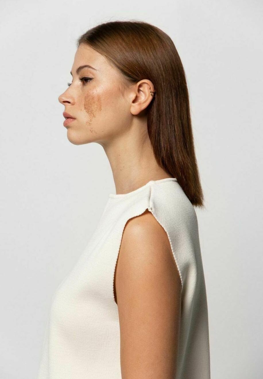 

Базовая футболка CROP TANK Rhea., кремовый