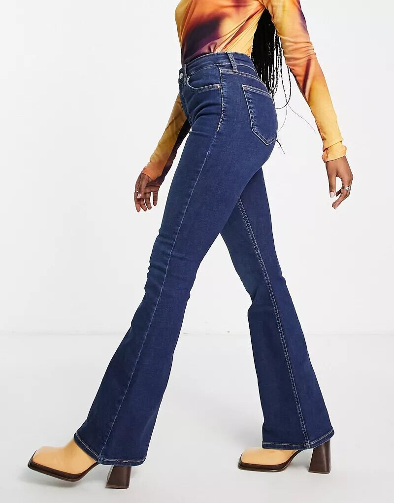 

Яркие синие расклешенные джинсы Topshop Jamie