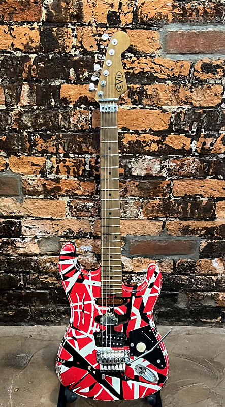 электрогитара evh frankie relic series electric guitar black Электрогитара EVH Striped Series Frankie 2020 - Present - Red / White / Black Stripes Relic