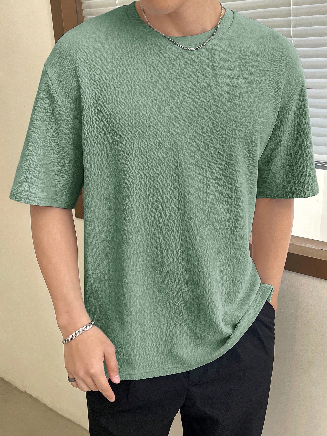 Мужская однотонная оверсайз-футболка с круглым вырезом и заниженными плечами Manfinity Hypemode, зеленый