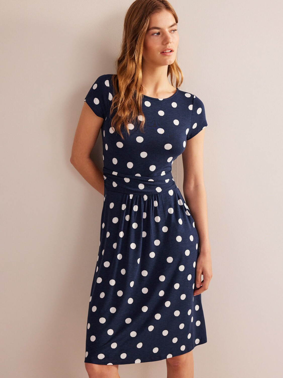 

Трикотажное платье Boden Amelie Painterly Spot, темно-синий/белый
