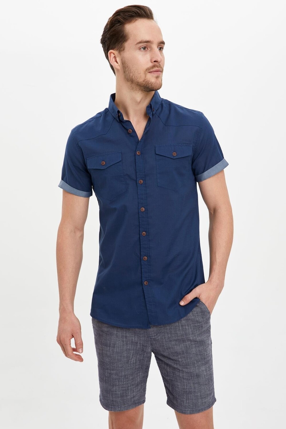 

Базовая рубашка Slim Fit с короткими рукавами DeFacto, темно-синий