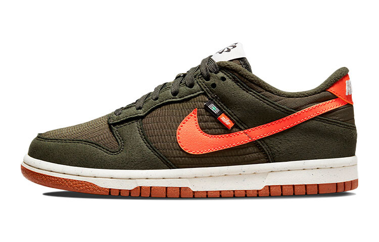 

Кроссовки для скейтбординга Nike Dunk Low SE (GS) армейский зеленый