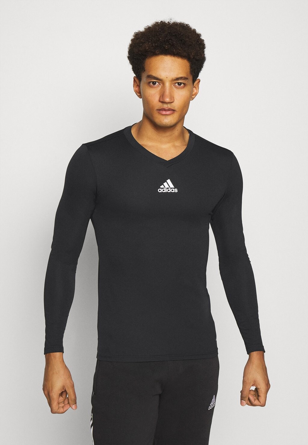 

Футболка Adidas, черный