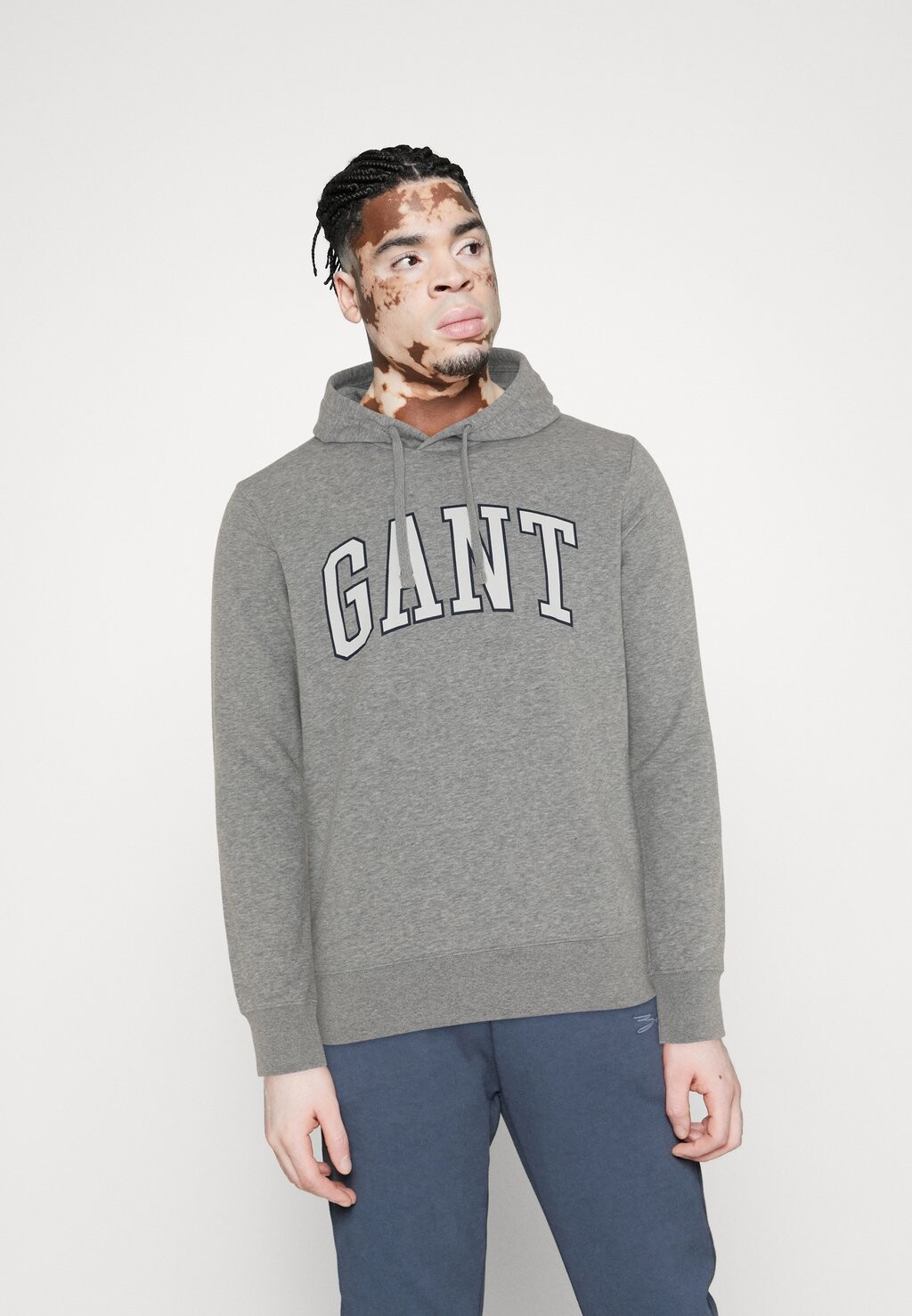 

Худи GANT, серый меланж