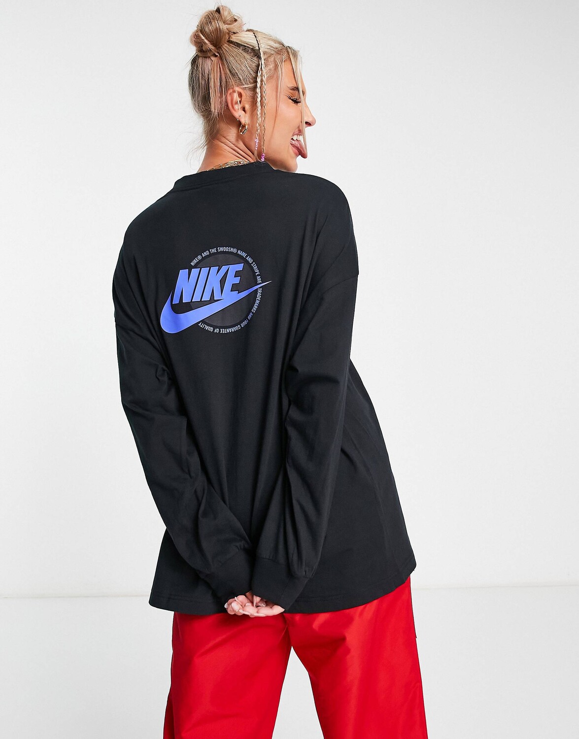 

Черная футболка с длинным рукавом с графическим принтом на спине Nike Sports Utility, Черный
