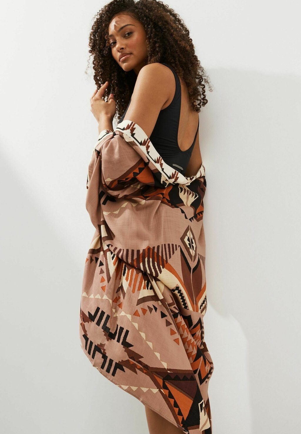 

Легкая куртка SPLICED LONGLINE KIMONO Next, цвет pink aztec