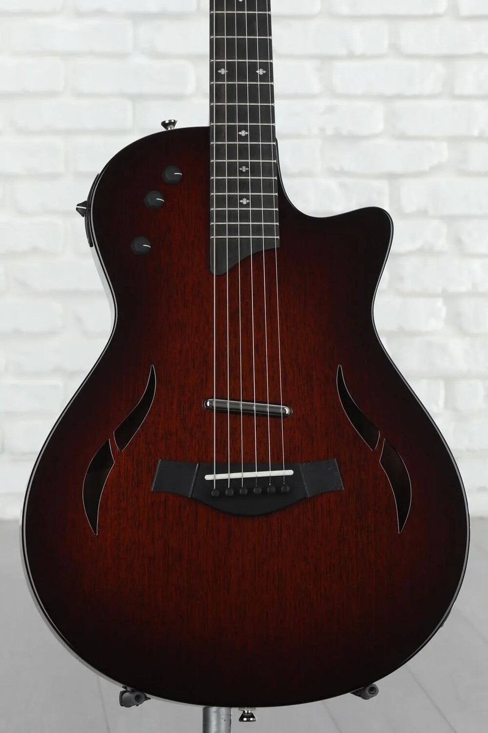 

Электрогитара Taylor T5z Classic Deluxe с полым корпусом — Gloss Shaded Edgeburst
