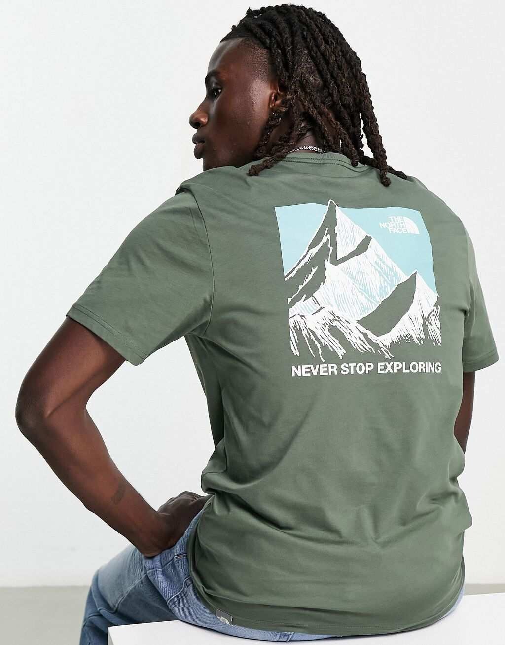 

Футболка цвета хаки с принтом на спине The North Face Sketch Box эксклюзивно на ASOS