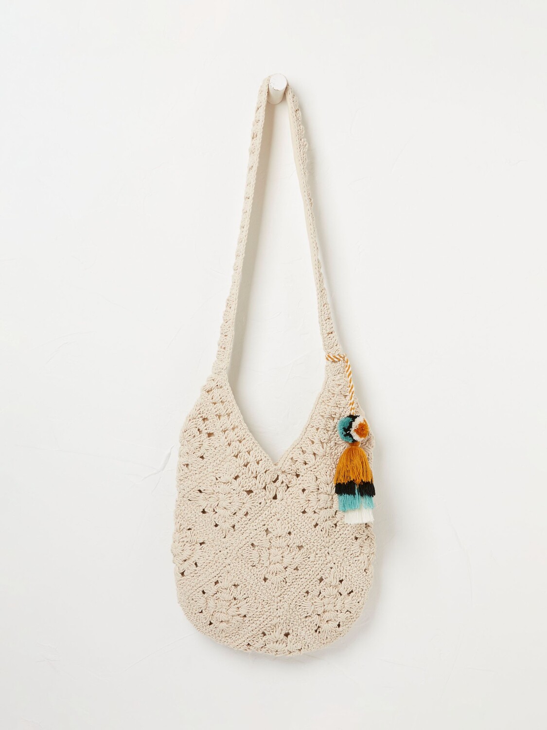 

Сумка-хобо FatFace Crochet Pom Pom, натуральный