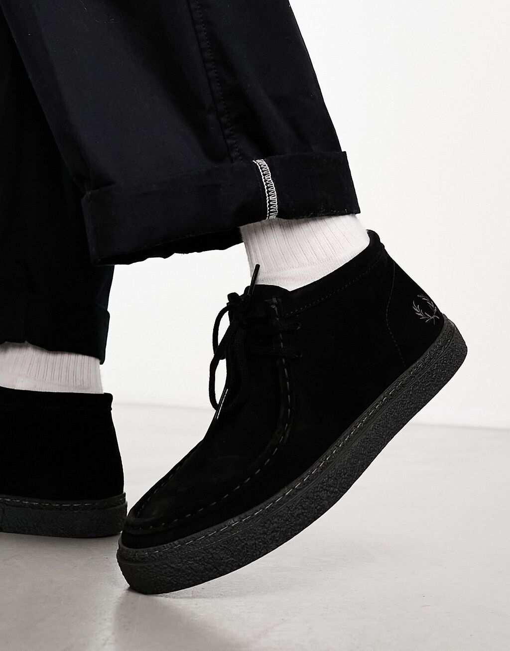 

Черные замшевые ботинки средней длины Fred Perry Dawson