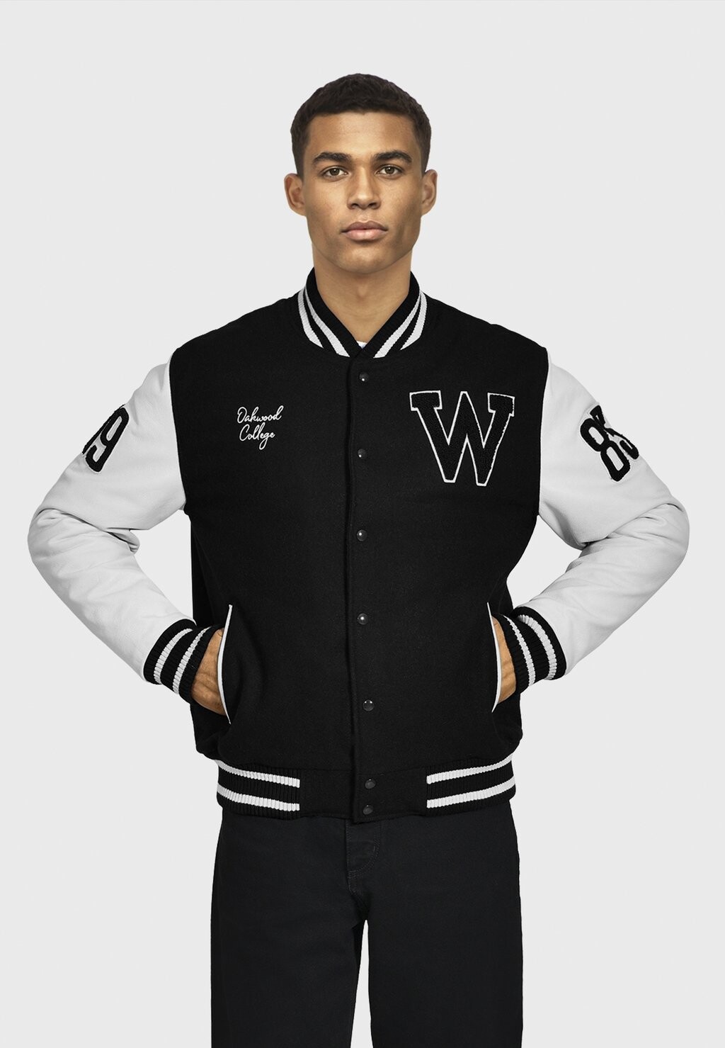 

Бомбер Chaquetas Oakwood COLLEGE BI, черный