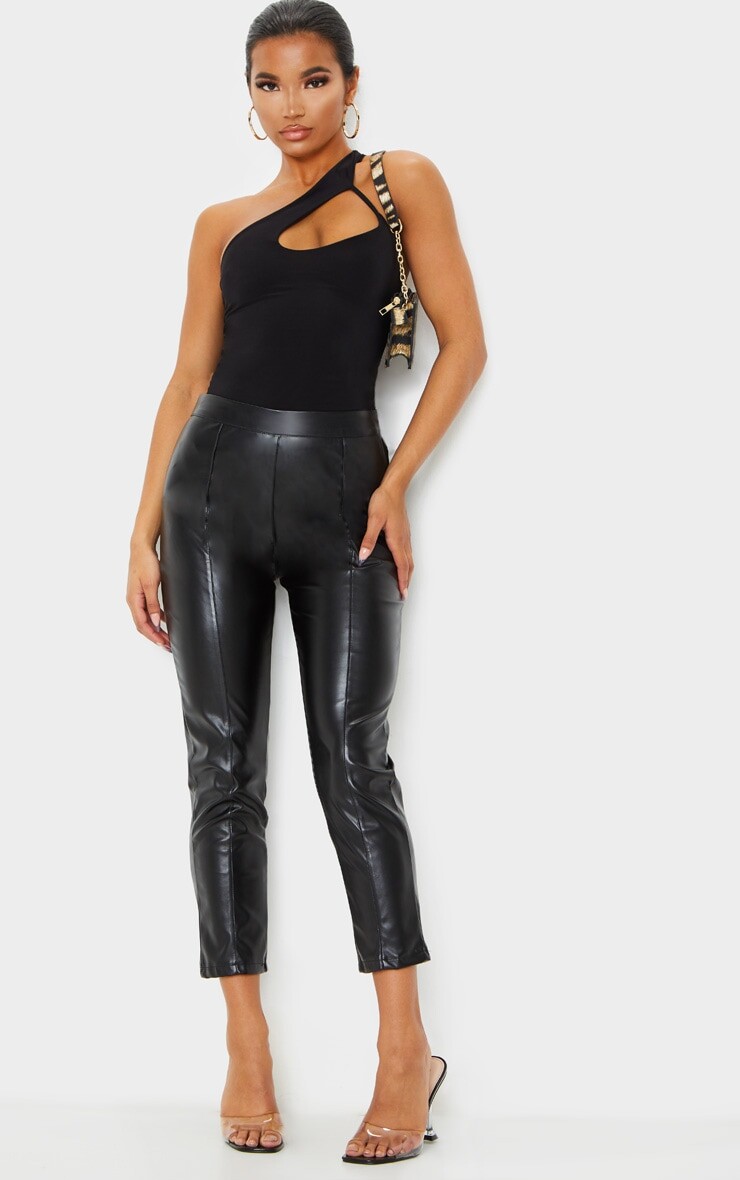 

PrettyLittleThing Черные укороченные брюки из искусственной кожи Daysha, Черный