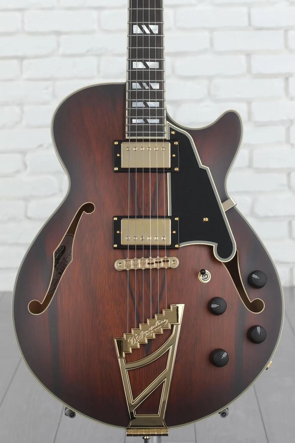 

Электрогитара D'Angelico Deluxe SS с полуполым корпусом - Satin Brown Burst