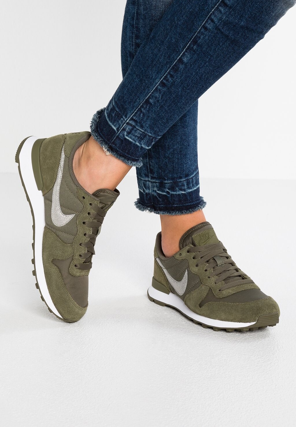 

Кроссовки Nike Internationalist, оливково-медовый / белый