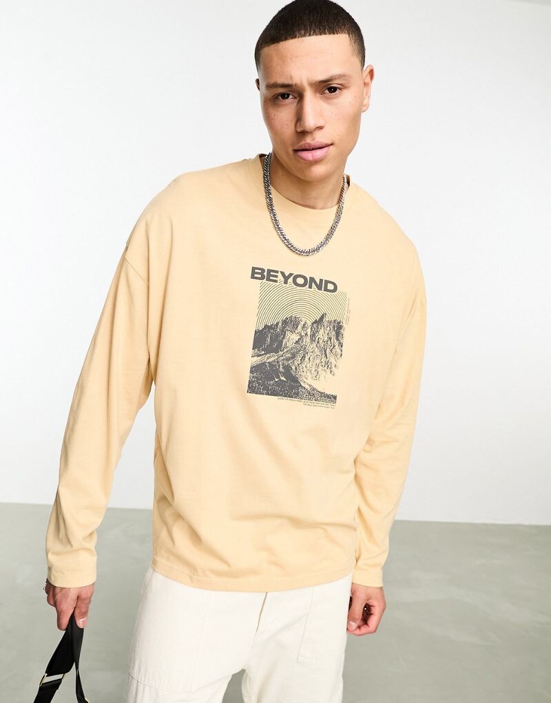 

Объемная футболка с длинными рукавами и горным принтом ASOS DESIGN