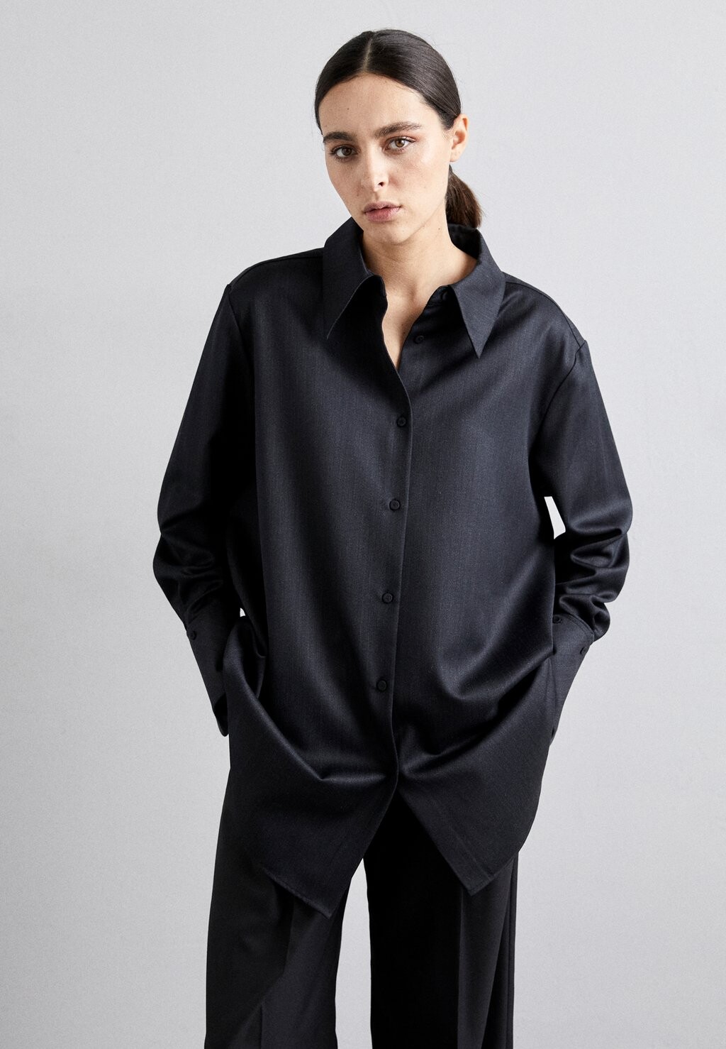 

Рубашка Roli Holzweiler, цвет dark grey