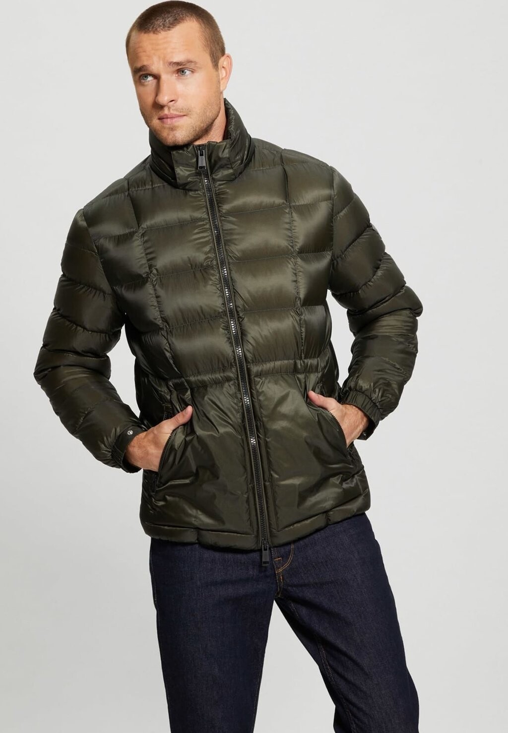 

Куртка Guess, цвет vert
