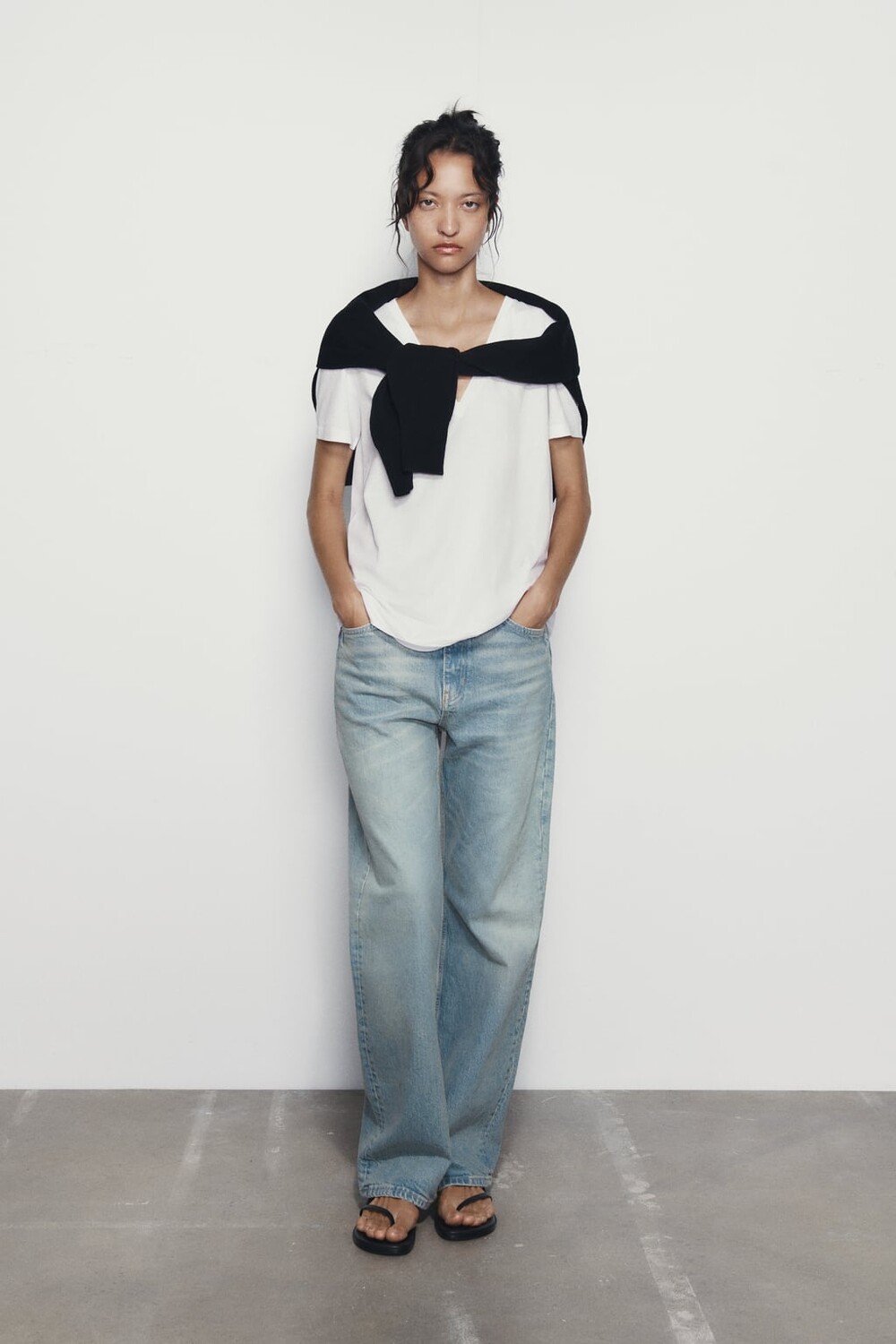 

Футболка с v-образным вырезом ZARA, белый