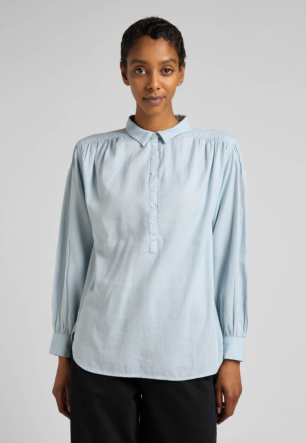 

Блузка Lee PINTUCKED, цвет shy blue