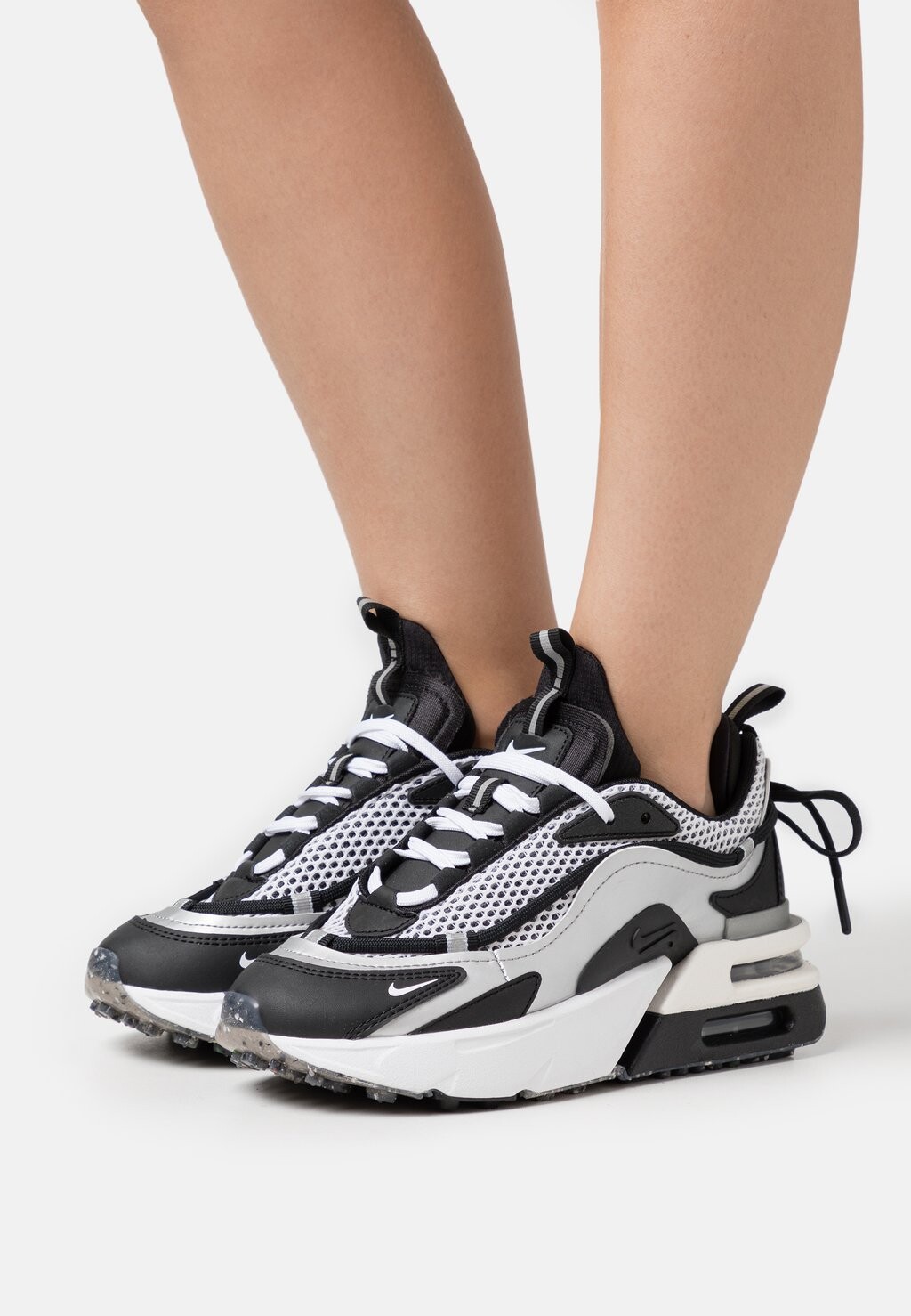 

Кроссовки Nike